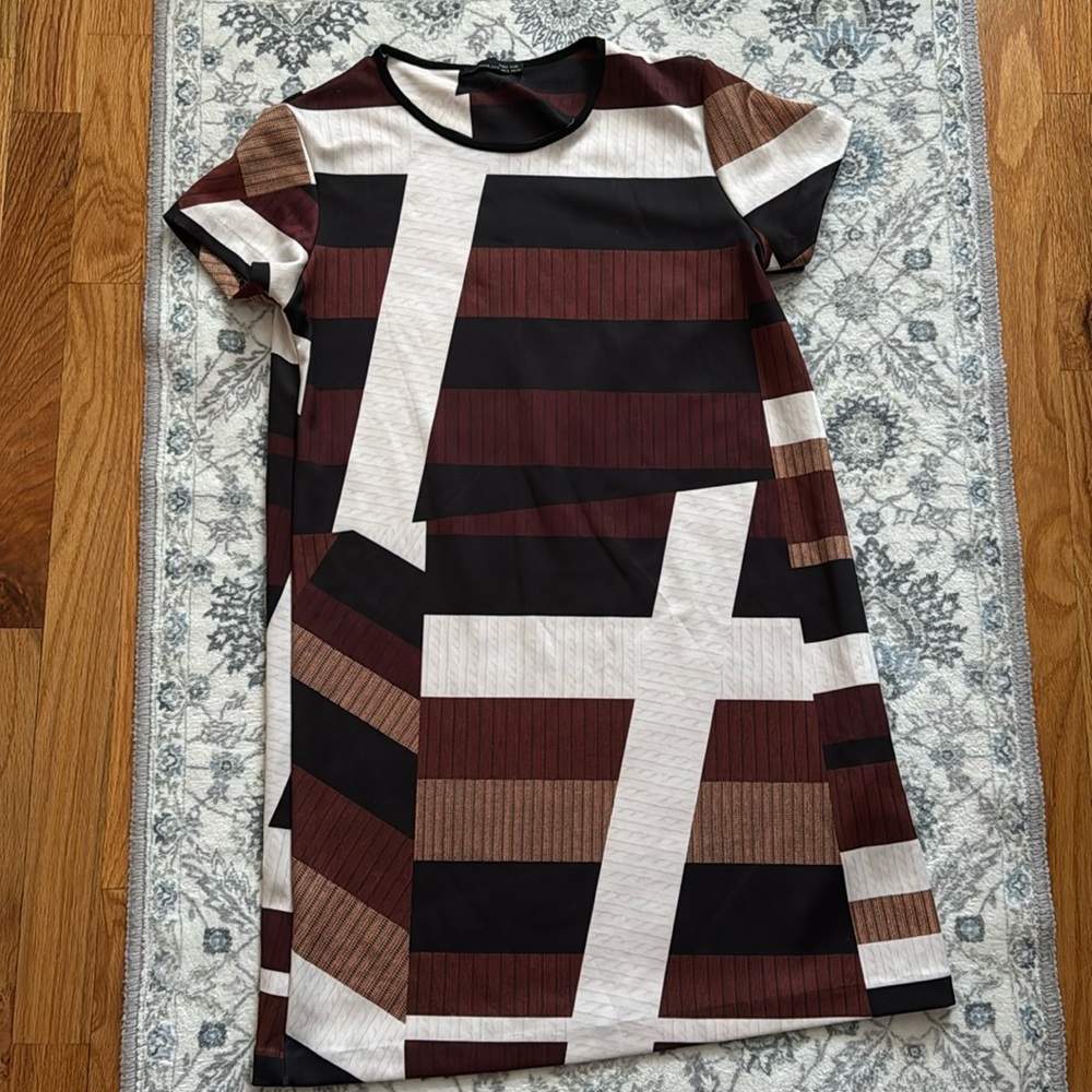 Zara Dress size small. Stretchy. Worn once. Great condition.
